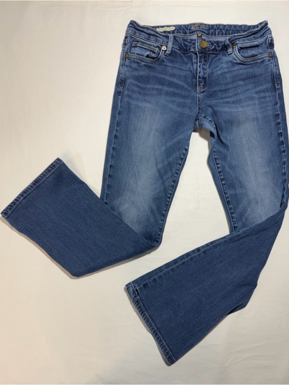 Kut from the Kloth Karen Baby Bootcut Jeans Size 6 Petite